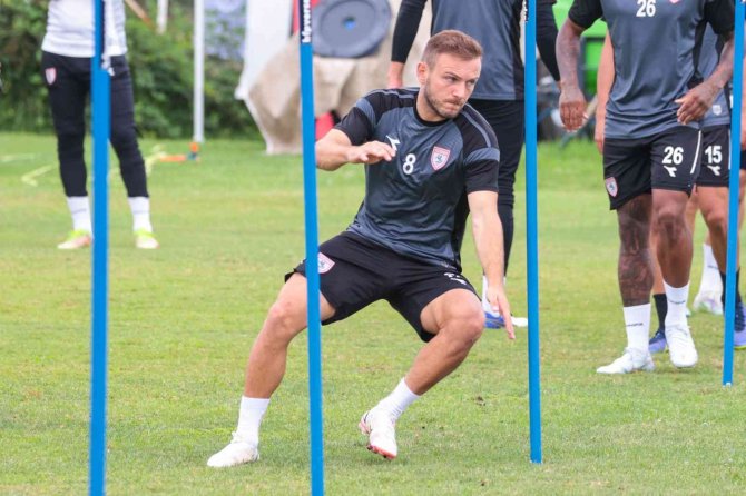 Samsunspor’da 15 Futbolcu Geldi, 14 Futbolcu Gitti