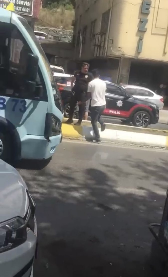 Sultanbeyli’de Kaza Sonrası Kavga: Tekme, Yumruk Ve Bıçaklar Havada Uçuştu