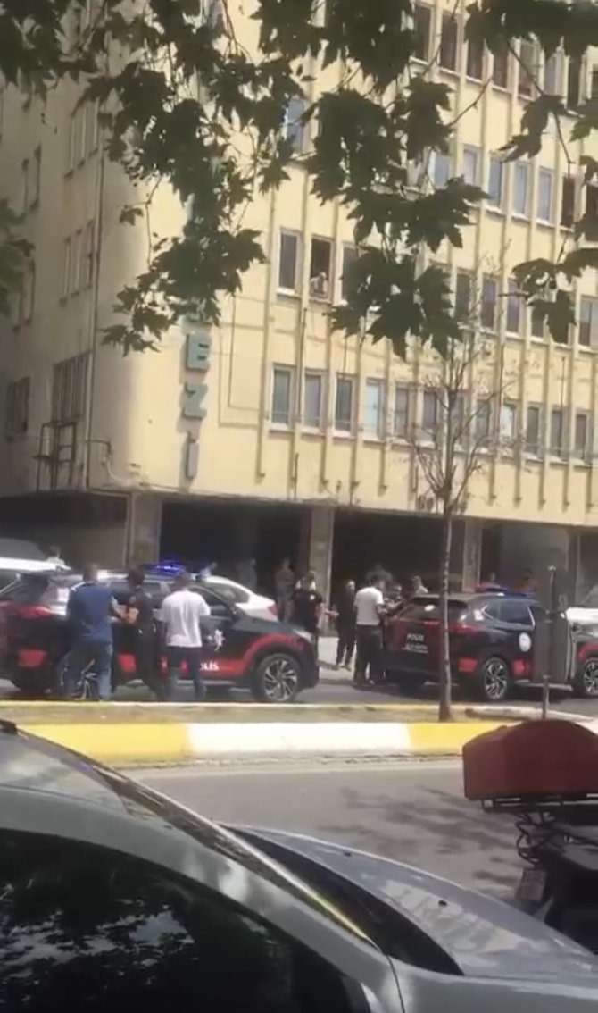 Sultanbeyli’de Kaza Sonrası Kavga: Tekme, Yumruk Ve Bıçaklar Havada Uçuştu