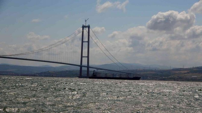 Ukrayna’dan Yola Çıkan Kuru Yük Gemisi ‘Razoni’ Çanakkale Boğazı’ndan Geçti