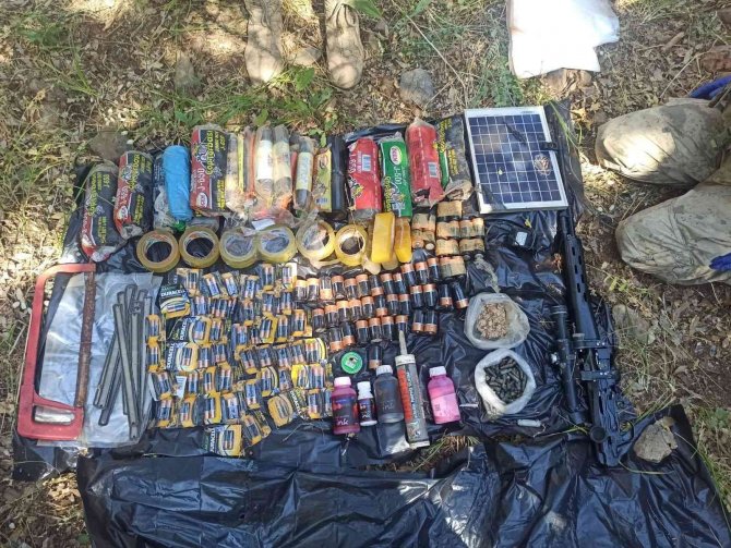 Tunceli’de Patlayıcı, Mühimmat Ve Yaşam Malzemeleri Ele Geçirildi