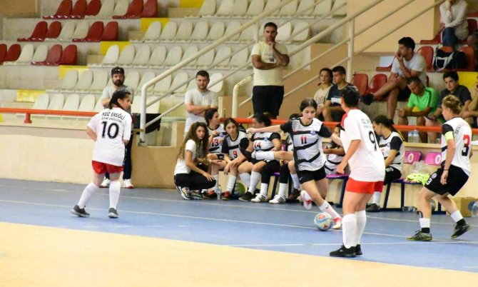 İ̇şitme Engelliler Kadın Futsal Türkiye Şampiyonası Karabük’te Başladı