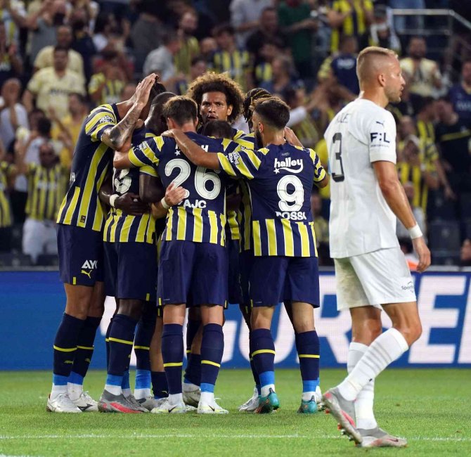 Uefa Avrupa Ligi: Fenerbahçe: 2 - Slovacko: 0 (İ̇lk Yarı)