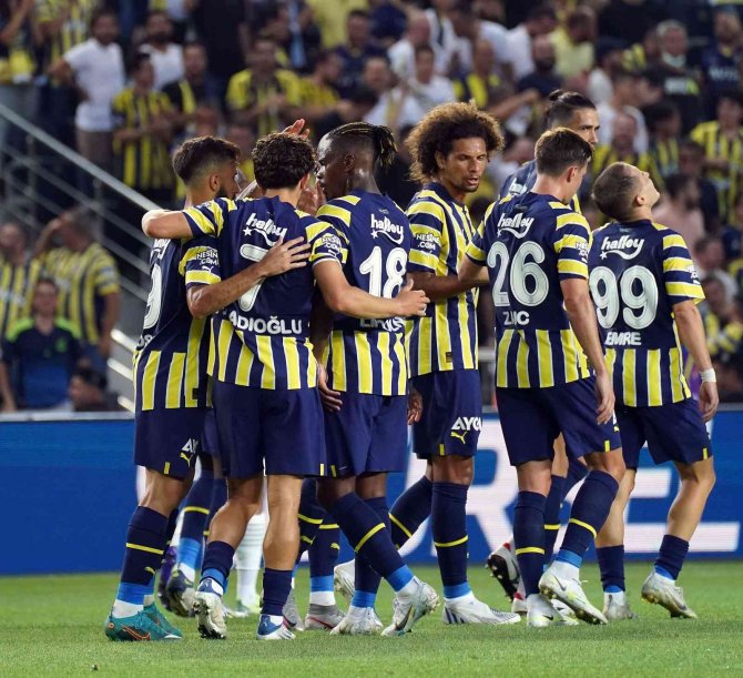 Uefa Avrupa Ligi: Fenerbahçe: 2 - Slovacko: 0 (İ̇lk Yarı)