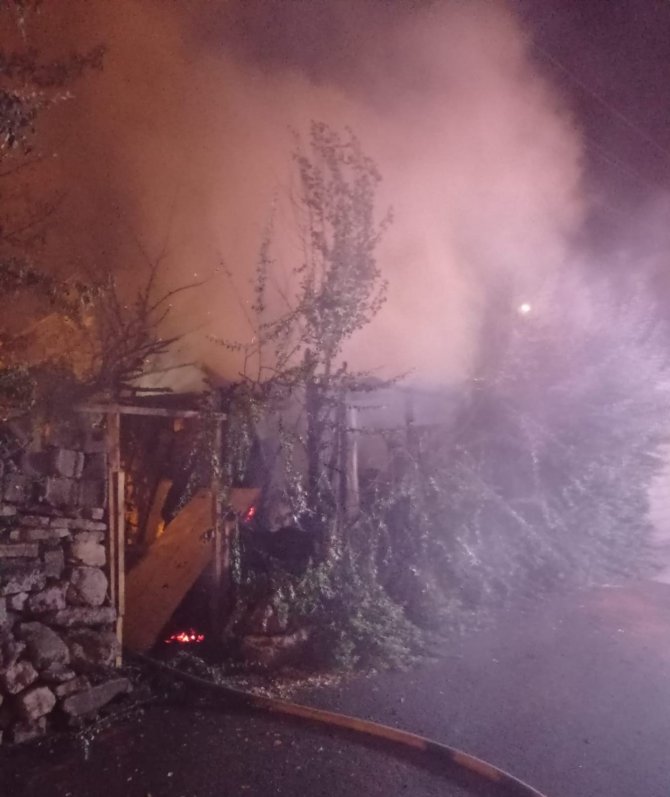 Van’da Odunluk Yangını