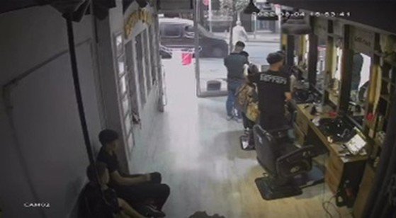 Güngören’de Yolun Karşısında Geçen Yaşlı Adama Otomobil Çarptı
