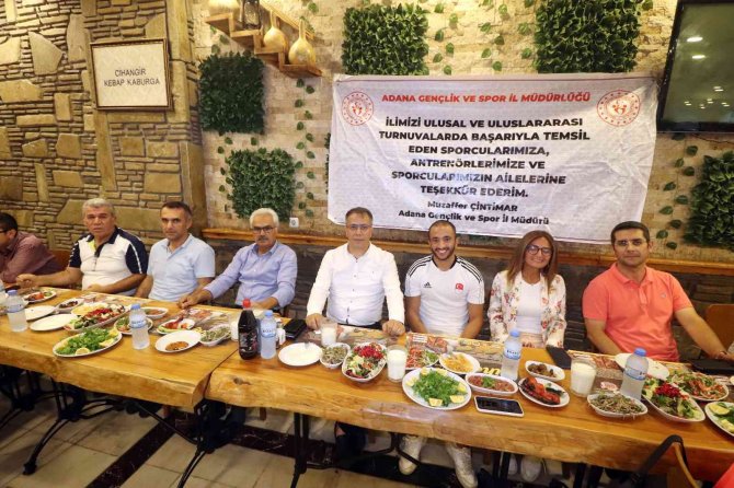 Başarılı Sporcular Yemekte Bir Araya Geldi