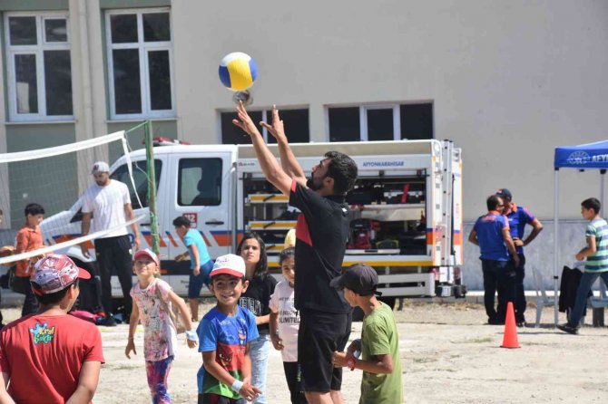 “Mutluluk Kervanı” Köy Ve Kasabaları Dolaşmaya Devam Ediyor