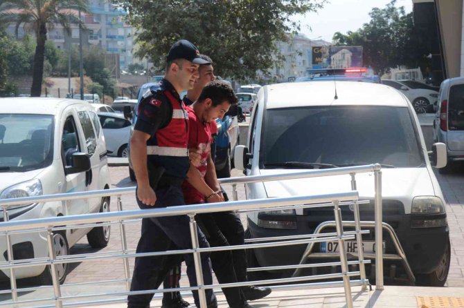Alanya’da Şadırvan Musluklarını Çalan Şüpheli Yakalandı
