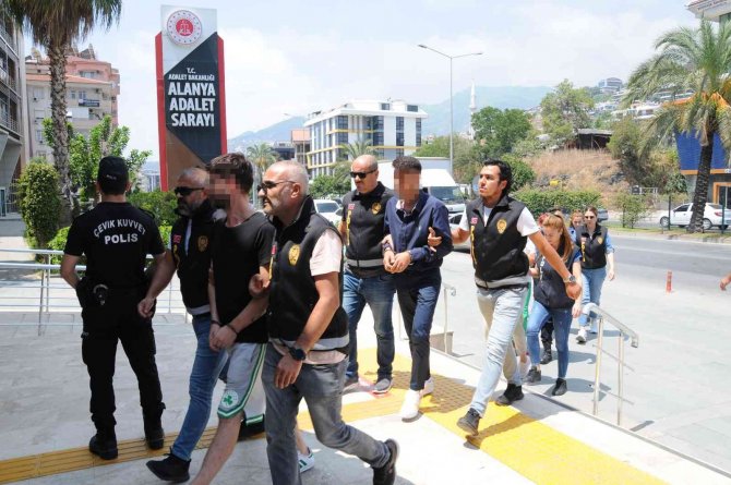 Arkadaşlık Siteleri Üzerinden Tanıştılar, Lüks Mekanlarda Adisyon Tuzağına Düşürdüler