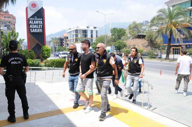 Arkadaşlık Siteleri Üzerinden Tanıştılar, Lüks Mekanlarda Adisyon Tuzağına Düşürdüler