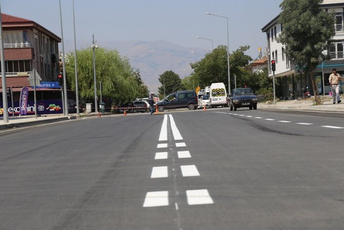 Asfaltlanan Yollara Yol Şerit Çizgileri Çizildi