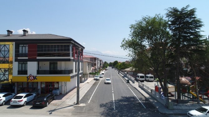 Asfaltlanan Yollara Yol Şerit Çizgileri Çizildi