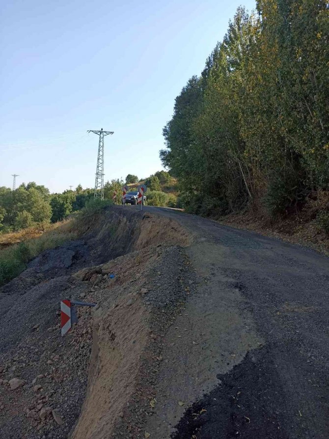Bingöl’de Yol Heyelan Nedeniyle Ulaşıma Kapandı