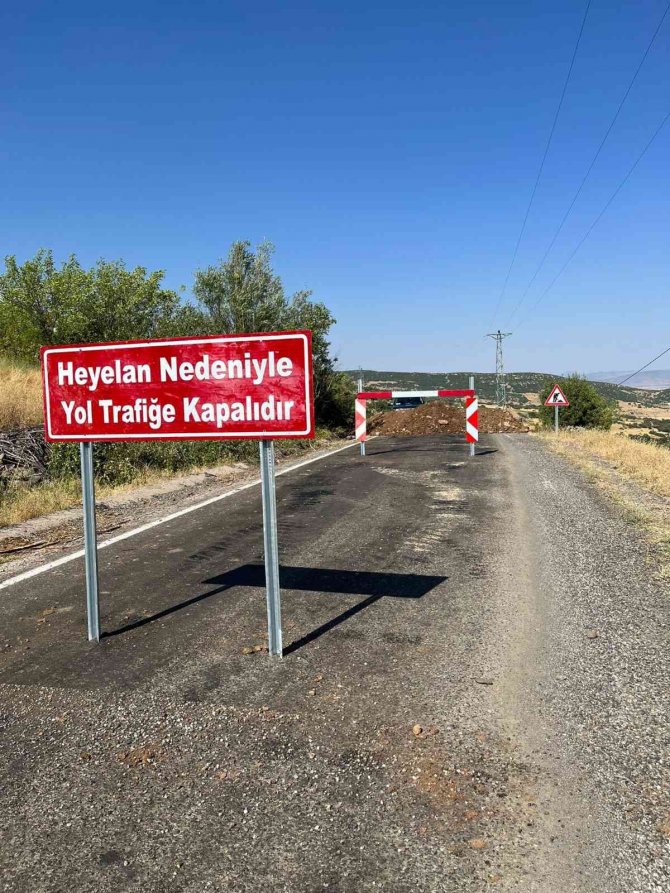 Bingöl’de Yol Heyelan Nedeniyle Ulaşıma Kapandı