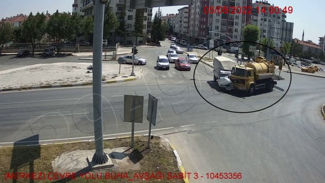 Vidanjör Ve Kamyonetin Çarpıştı Kaza Güvenlik Kamerasında