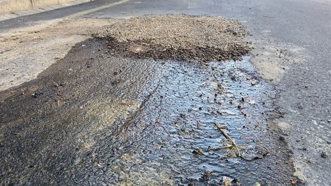 Bir Şehir Delik Deşik Oldu: Yamalı Şehrin Sokaklarına Tek Tek İşaret Bırakılıyor