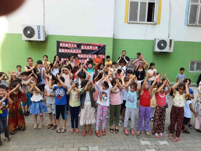 Minikler Mezuniyetlerini Oyun Havalarıyla Kutladı