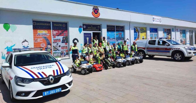 Miniklere Eğitim Yaz Tatilinde De Devam Ediyor