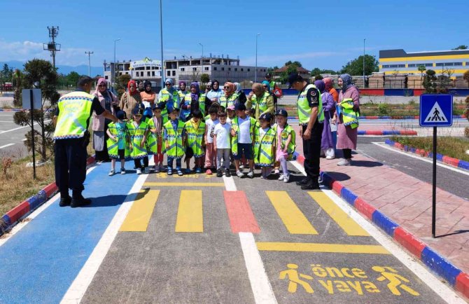 Miniklere Eğitim Yaz Tatilinde De Devam Ediyor