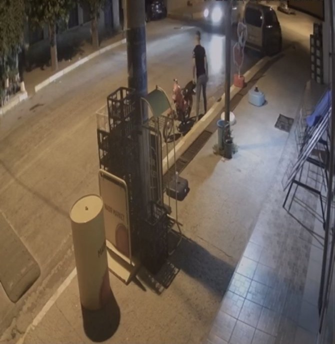 Yolda Gördüğü Husumetlisini Yaraladı