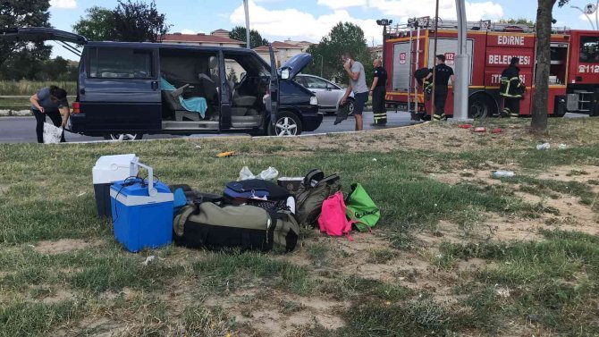 Edirne’de Gurbetçinin Aracı Yandı