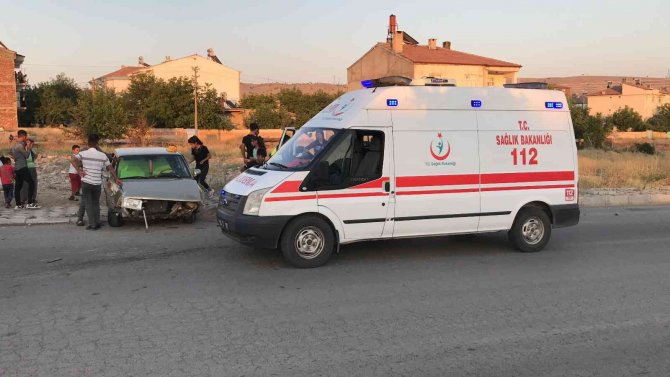 Elazığ’da Ehliyetsiz Sürücü Kaza Yaptı: 3 Yaralı