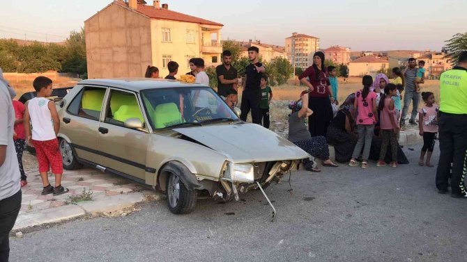Elazığ’da Ehliyetsiz Sürücü Kaza Yaptı: 3 Yaralı
