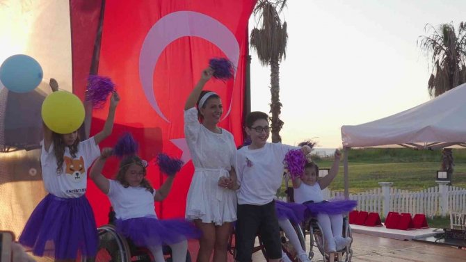 Engelli Minikler Dans İle Hayata Tutunuyor