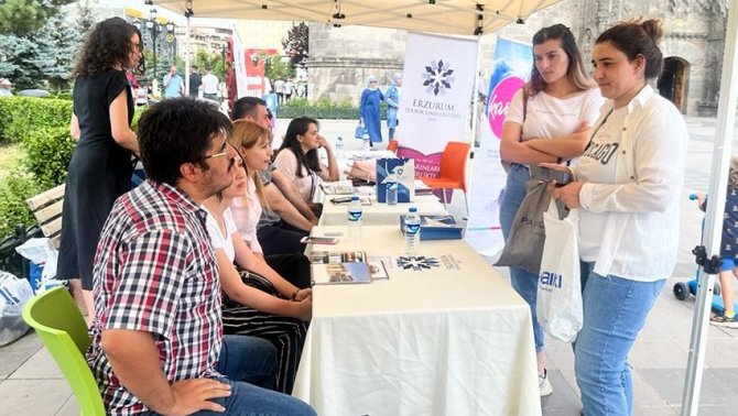 Etü Tercih Günlerinde Adaylarla Buluşmaya Devam Ediyor