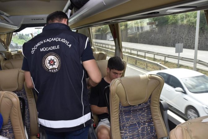 81 İldeki Huzur Operasyonunda Bin 414 Düzensiz Göçmen Yakalandı