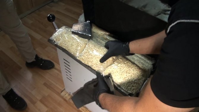Ekmek Makinesinde Bae’ye Uyuşturucu Hap Sevkiyatı Polise Takıldı