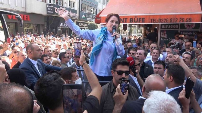 İ̇yi̇ Parti Genel Başkanı Akşener, Yalova’da Esnafı Ziyaret Etti