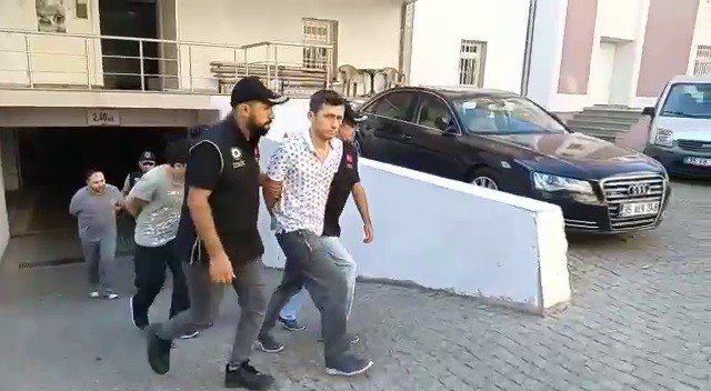 Görevden İhraç 3 Üsteğmen Sahte Kimliklerle ‘Gaybubet’ Evinde Yakalandı