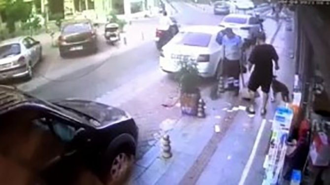 Kadıköy’de Toz Yumruğu: Sokak Ortasında Darp Etti