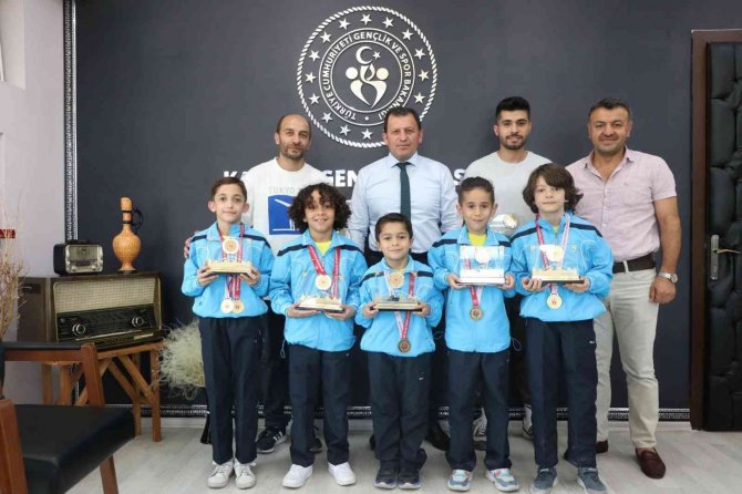 Ali İ̇hsan Kabakcı Ana Lig’in Şampiyonlarını Ağırladı