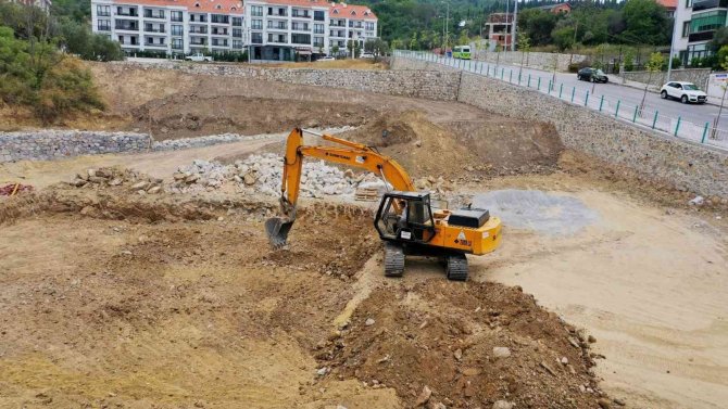 Karamürsel Millet Bahçesinde Çalışmalar Devam Ediyor