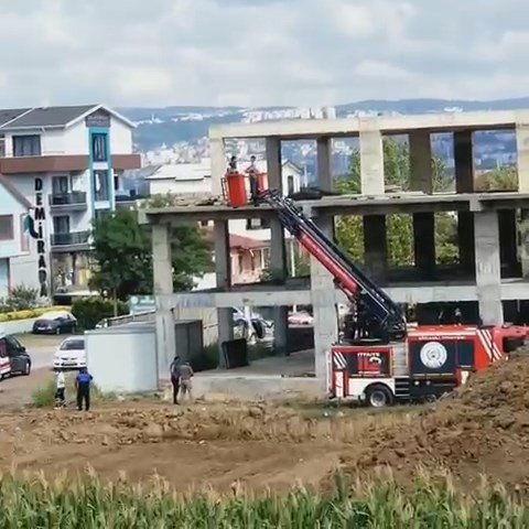 İ̇nşaat Boşluğuna Düşen İşçi Yaralandı