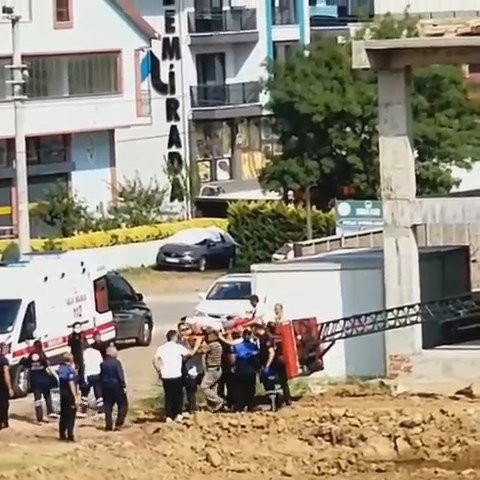 İ̇nşaat Boşluğuna Düşen İşçi Yaralandı