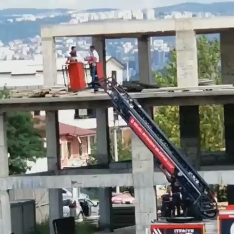 İ̇nşaat Boşluğuna Düşen İşçi Yaralandı