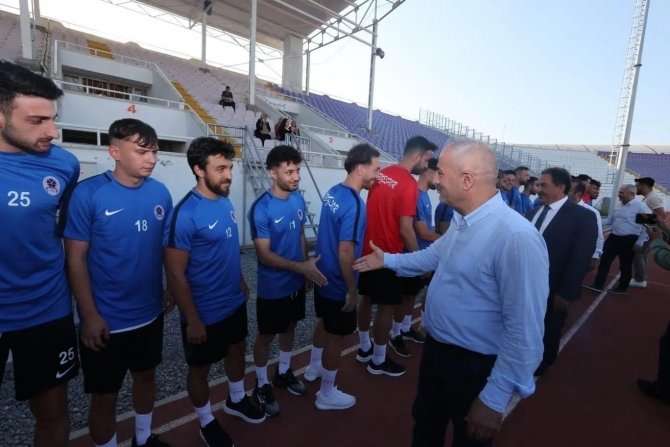 Mor Menekşeler, Sezonu Dualarla Açtı