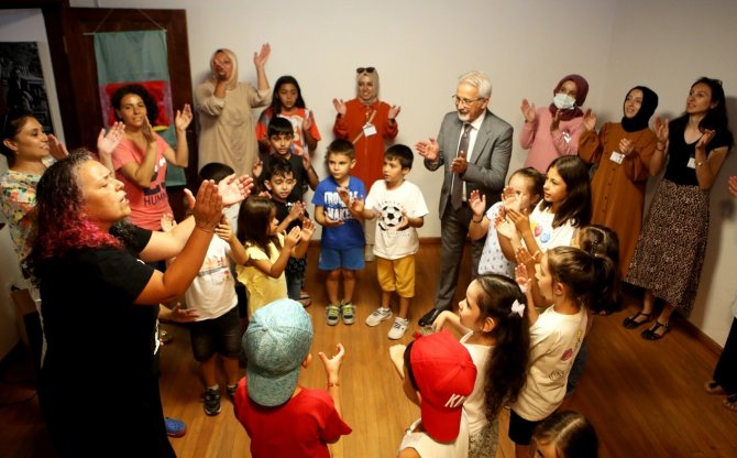 Başkan Erdem, Çocuklarla Kütüphanede Buluştu