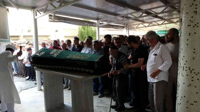 Pendik’te Bıçaklı Saldırgan, Sokak Ortasında Bıçakladığı Vatandaşı Öldürdü
