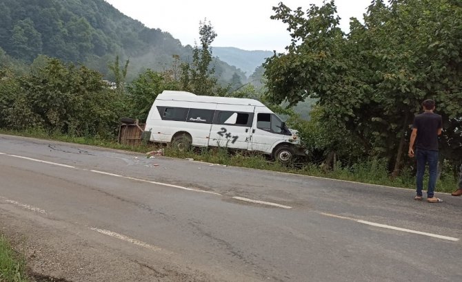 Ordu’da Fındık İşçilerini Taşıyan Minibüs Kaza Yaptı: 13 Yaralı