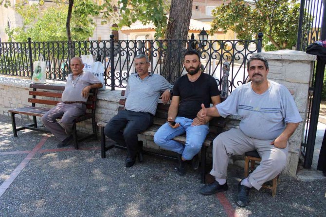 Asırlık Hamal Durağı Teknolojiye Direniyor