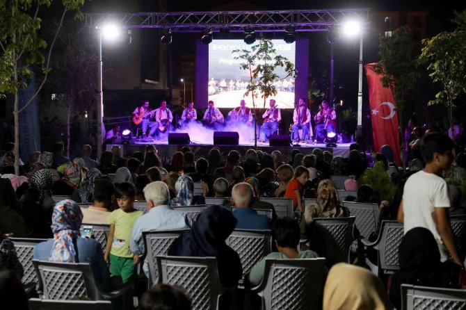 İ̇pekyolu’nda ‘Oturma Gecesi’ Geleneği Sürüyor