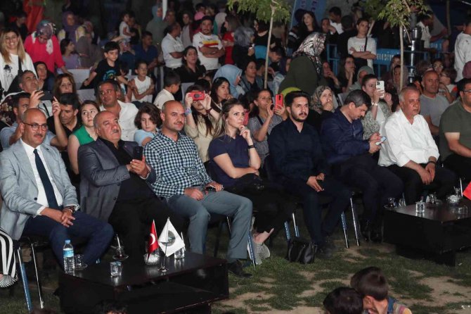 İ̇pekyolu’nda ‘Oturma Gecesi’ Geleneği Sürüyor