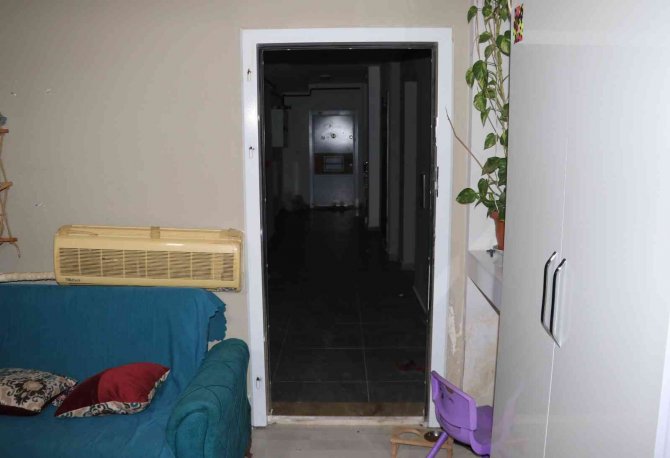 Kiracısının Çelik Kapısını Çaldı