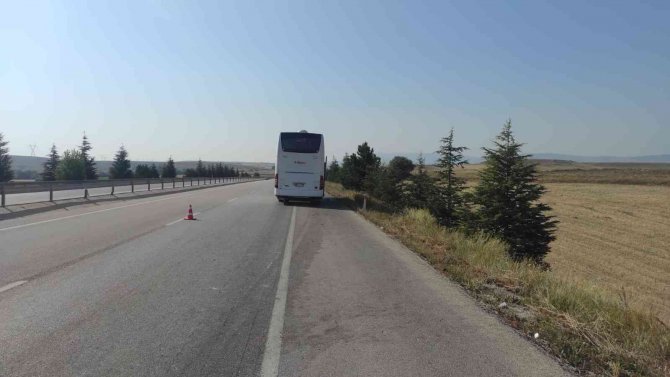 Afyonkarahisar’da Tıra Otobüs Ve Kamyon Çarptı: 2 Ölü, 5 Yaralı