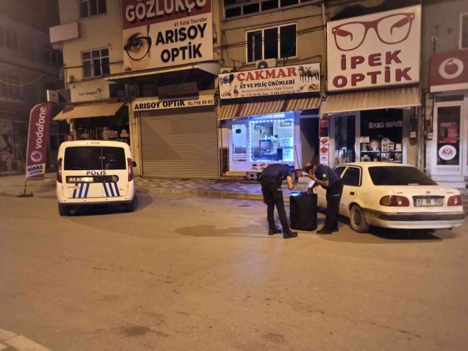 Sahibinin Atm’ye Giderken Kaldırıma Bıraktığı Bavul Paniğe Neden Oldu